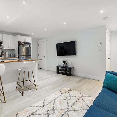 Beautiful 1 Bedroom Apartment - Private Entrance Moncton Kültér fotó