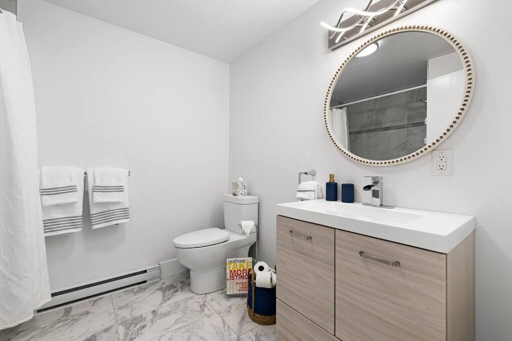 Beautiful 1 Bedroom Apartment - Private Entrance Moncton Kültér fotó