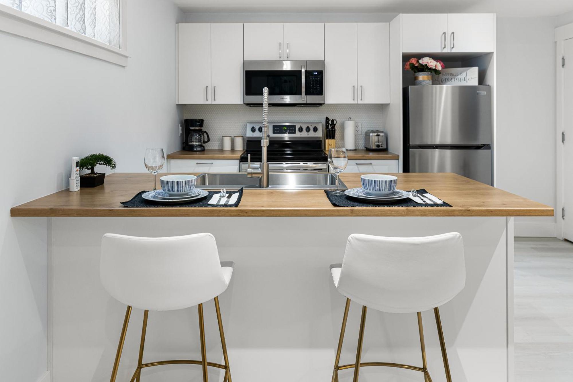 Beautiful 1 Bedroom Apartment - Private Entrance Moncton Kültér fotó