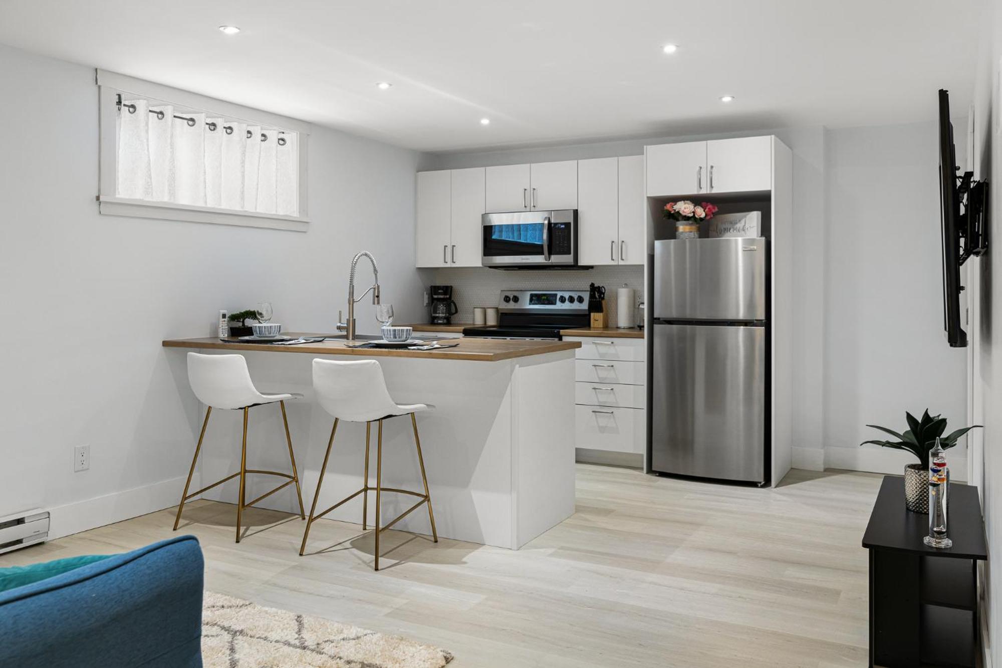 Beautiful 1 Bedroom Apartment - Private Entrance Moncton Kültér fotó