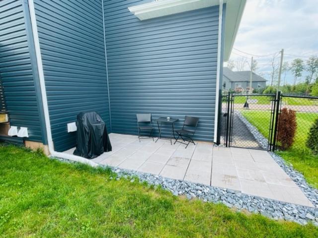 Beautiful 1 Bedroom Apartment - Private Entrance Moncton Kültér fotó